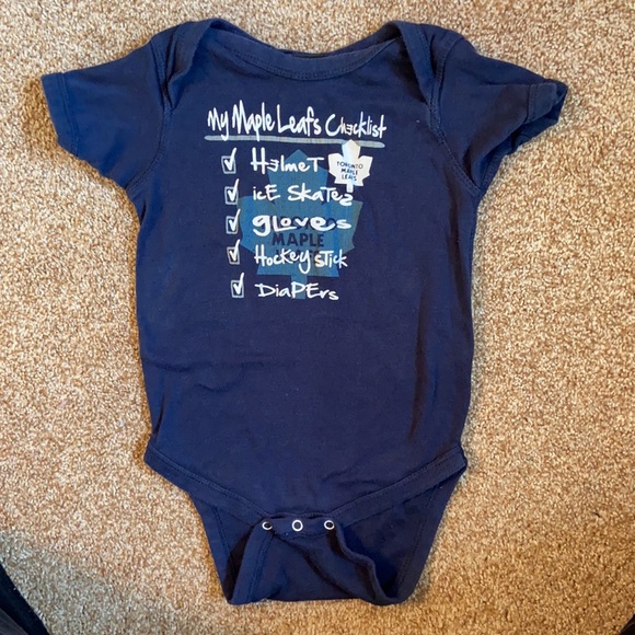 Go LEAFS Go 18 month Maple Leaf Hockey Onesie for Baby - Picture 3 of 5
